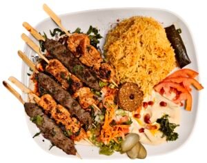 Mix de Brochettes (6 pièces kefta/taouk) avec Riz/Frites