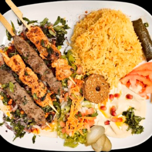 Mix de Brochettes (4 pièces kefta/taouk) avec Riz/Frites