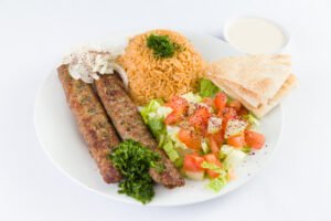 Brochettes de kefta (2 pièces) avec riz